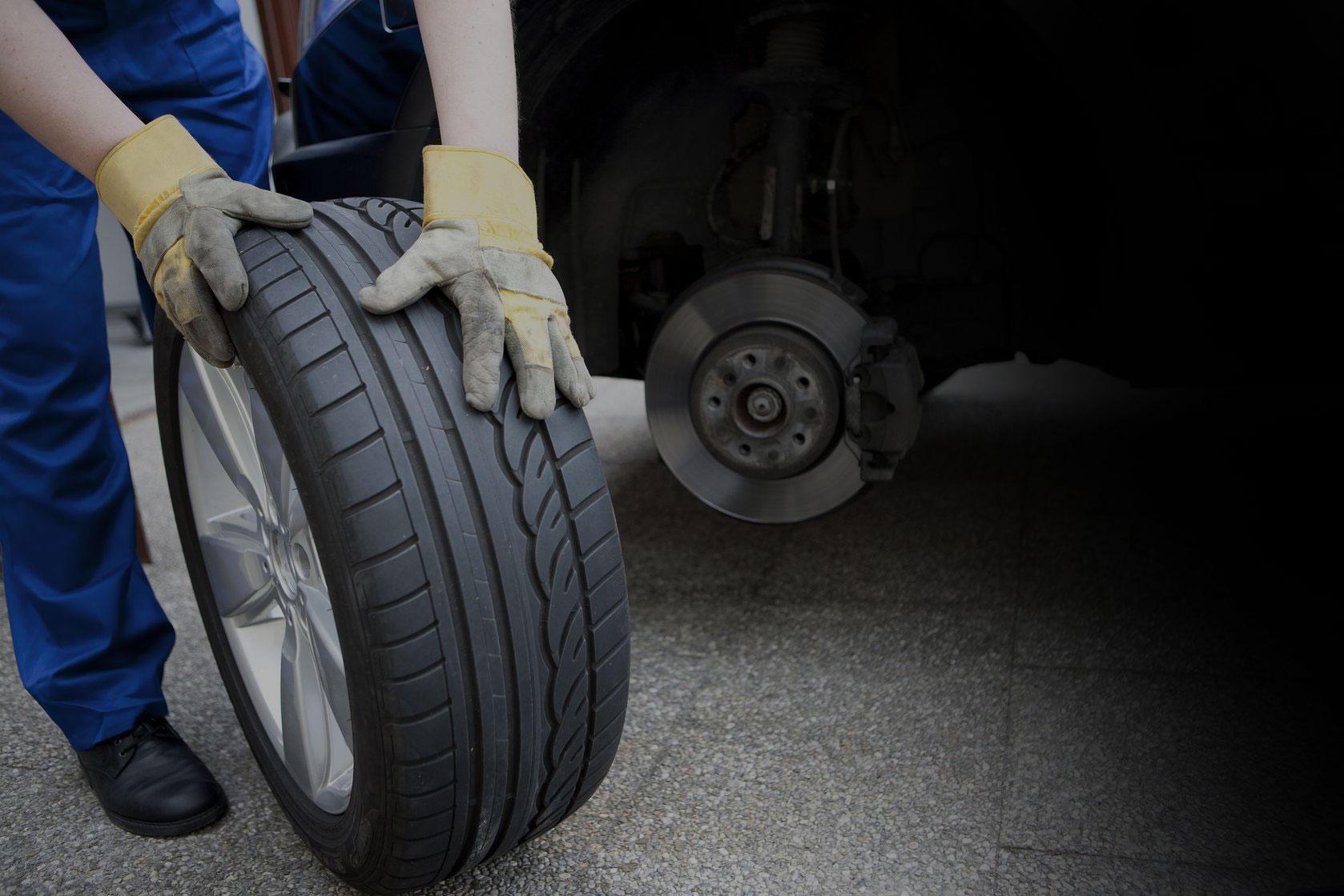 Завод допускает установку шин. Tire Repair. Монтажник шин. Угон колеса. Tire repairing.